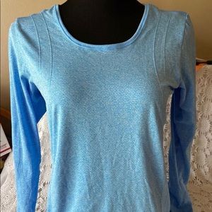 Under Armour long sleeve size L